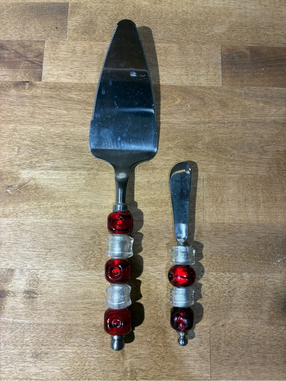 Retired Pampered Chef 2-Piece Glass Beaded Serving Set Red & Silver